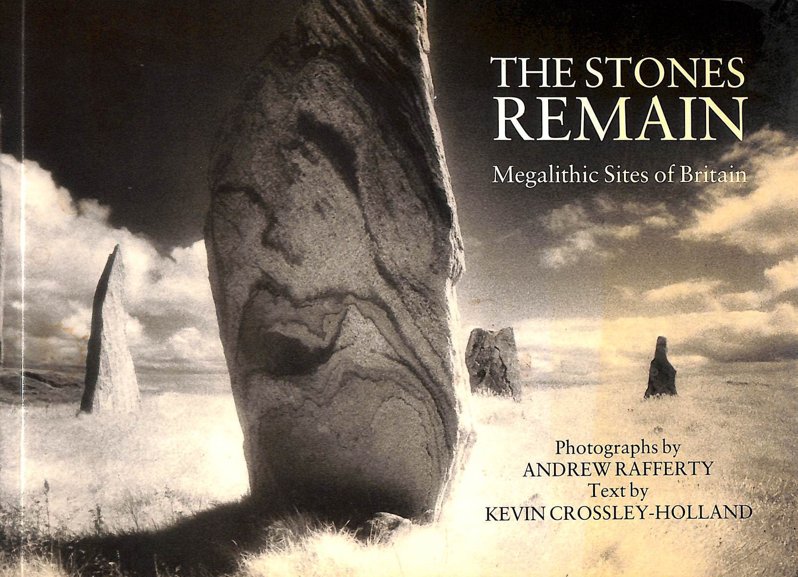 RAFFERTY, ANDREW; CROSSLEY-HOLLAND, KEVIN; RAFFERTY, ANDREW [ILLUSTRATOR] - The Stones Remain
