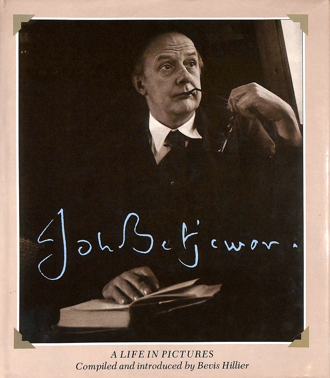 HILLIER, BEVIS - John Betjeman: A Life in Pictures